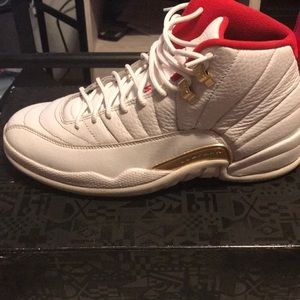 I’m selling Air Jordan 12 retro’s